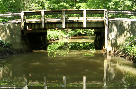 VDOT crews worked to replace a bridge over Delaney Road in Dale City. (VDOT)