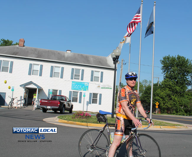 DUMFRIES, Va. -- Brian Gudmundson rode his bike to work on Friday from his home in Frederickburg to his office in Quantico. [Uriah Kiser / Potomac Local News]