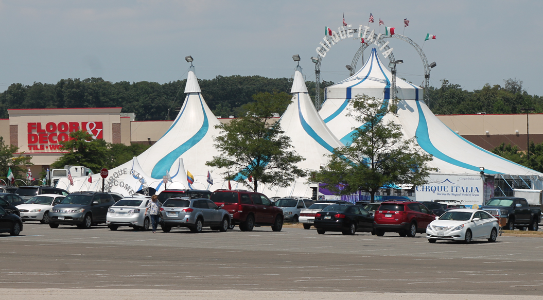 Italian water circus comes to Potomac Mills mall