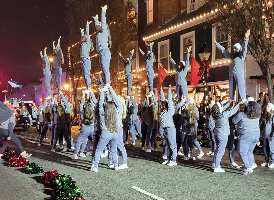 Fredericksburg Christmas Parade marches between rain showers